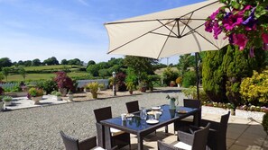 Outdoor dining - Clayford Cottage, Holiday Cottage Nr Saundersfoot, Sleeps 6, 3 bedrooms, bathrooms (Nr Saundersfoot)