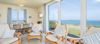 Cnwc y Wylan, Holiday Cottage Ceibwr Bay, Sleeps 6, 3 bedrooms, bathrooms