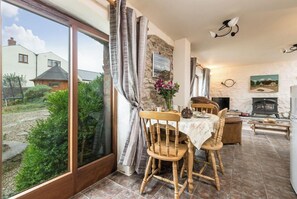 Interior - Coachmans Cottage, Holiday Cottage Nr St Brides, Sleeps 3, 2 bedrooms, bathrooms (Haverfordwest)