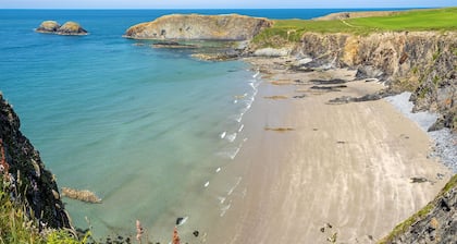 Coastal View, Holiday Cottage Porthgain, Sleeps 4, 2 bedrooms, bathrooms