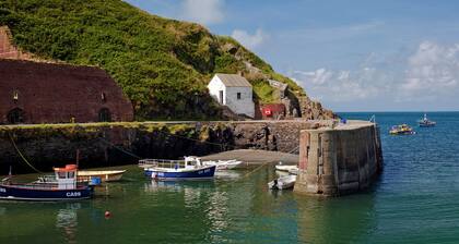 Coastal View, Holiday Cottage Porthgain, Sleeps 4, 2 bedrooms, bathrooms