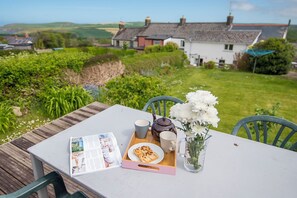 Outdoor dining - Cosgod Ingli, Holiday Cottage Newport, Sleeps 4, 2 bedrooms,  bathrooms (NEWPORT)