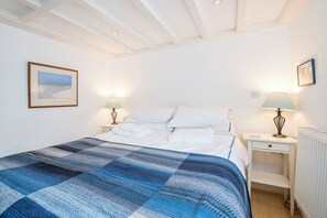 3 bedrooms, iron/ironing board, internet - Crab Cottage, Holiday Cottage Aberfforest Beach, Newport, Sleeps 6, 3 bedrooms,  bathrooms (Newport)