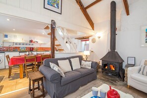 Living area - Crab Cottage, Holiday Cottage Aberfforest Beach, Newport, Sleeps 6, 3 bedrooms,  bathrooms (Newport)