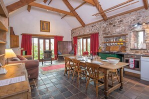 Interior - Crabhall Barn, Holiday Property Dale, Sleeps 4, 2 bedrooms,  bathrooms (Haverfordwest)