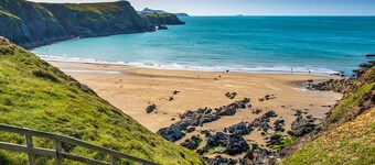 Craig yr Haul, Holiday Cottage Whitesands Bay, Sleeps 8, 5 bedrooms, bathrooms