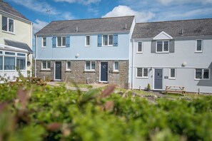 Exterior - Dairy Cottage, Holiday Cottage Ivy Tower Village, St Florence, Tenby, Sleeps 6, 3 bedrooms, bathrooms (Tenby)
