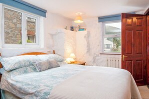 2 slaapkamers, een strijkplank/strijkijzer, internet