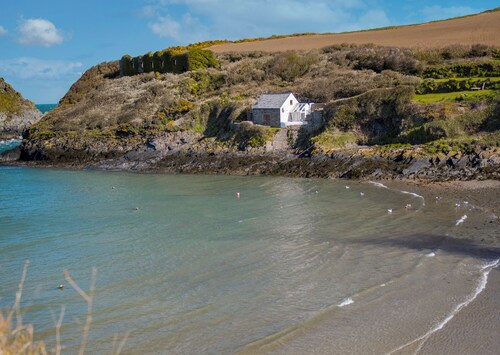 Doves Cottage, Holiday Cottage Abercastle, Sleeps 2, 1 bedrooms,  bathrooms