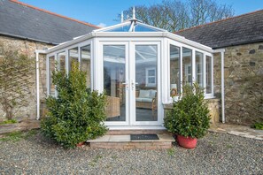 Exterior detail - Felin Fach, Holiday property Llandeloy, Sleeps 8, 4 bedrooms,  bathrooms (Haverfordwest)