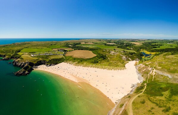 Beach - Forty Winks, Holiday Home Freshwater East, Sleeps 6, 3 bedrooms,  bathrooms (Freshwater East)