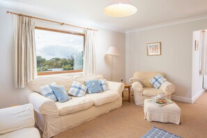 TV, DVD player - Forty Winks, Holiday Home Freshwater East, Sleeps 6, 3 bedrooms,  bathrooms (Freshwater East)