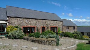 A stone building with a gravel driveway and a stone wall. - Gamekeepers Cottage, Holiday Cottage Nr St Brides, Sleeps 6, 3 bedrooms,  bathrooms (Haverfordwest)