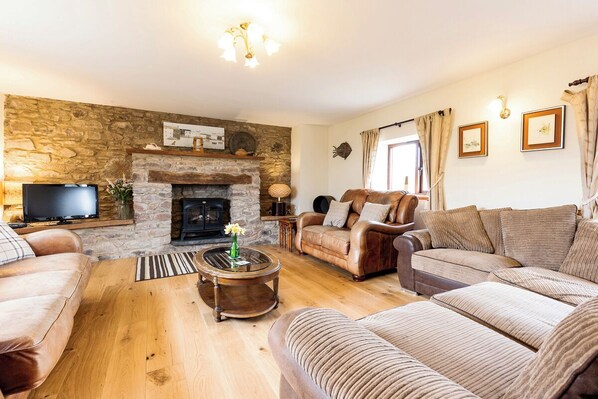 DVD player - Gamekeepers Cottage, Holiday Cottage Nr St Brides, Sleeps 6, 3 bedrooms, bathrooms (Haverfordwest)