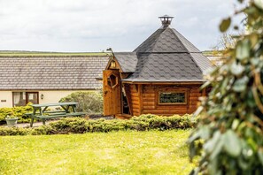 Outdoor dining - Gamekeepers Cottage, Holiday Cottage Nr St Brides, Sleeps 6, 3 bedrooms, bathrooms (Haverfordwest)