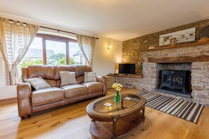 DVD player - Gamekeepers Cottage, Holiday Cottage Nr St Brides, Sleeps 6, 3 bedrooms, bathrooms (Haverfordwest)