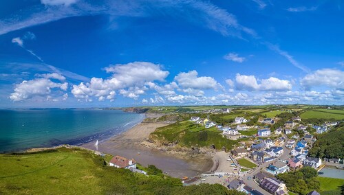 Gannet House, Holiday Home Little Haven, Sleeps 6, 3 bedrooms,  bathrooms