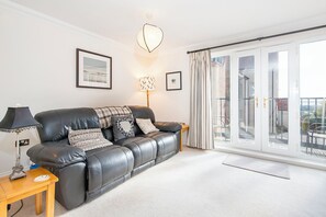 DVD player - Giltar View, holiday property Tenby, Sleeps 5, 3 bedrooms,  bathrooms (Narberth Road)