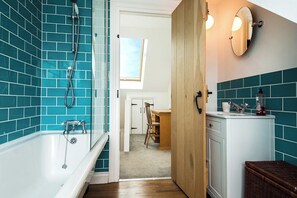 Towels - Glan y Mor, Holiday Home Freshwater East, Sleeps 6, 3 bedrooms,  bathrooms (PEMBROKE)