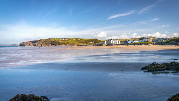 A coastal beach scene with houses in the background. - Glen Holme, Holiday Apartment Little Haven, Sleeps 3, 1 bedrooms,  bathrooms (Little Haven)