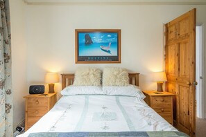 1 bedroom, iron/ironing board, Internet - Glen Holme, Holiday Apartment Little Haven, Sleeps 3, 1 bedrooms,  bathrooms (Little Haven)