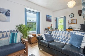 DVD player - Glen Holme, Holiday Apartment Little Haven, Sleeps 3, 1 bedrooms,  bathrooms (Little Haven)