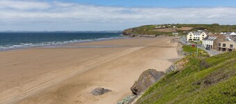 Gorse Cottage, Holiday Cottage Broad Haven, Sleeps 4, 2 bedrooms,  bathrooms