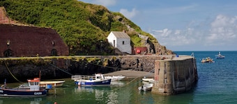 Green Meadow, Holiday Cottage Castle Morris, Sleeps 4, 2 bedrooms, bathrooms