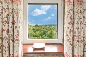 Interior - Green Plains, holiday home Wisemans Bridge, Sleeps 6, 3 bedrooms, bathrooms (Narberth)