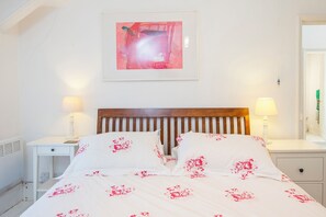 3 bedrooms, iron/ironing board, Internet