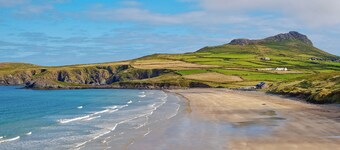 Gwestyr Wennol, Holiday Home Trefin, Sleeps 6, 3 bedrooms,  bathrooms