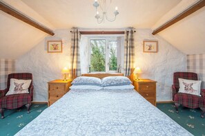 2 bedrooms, iron/ironing board, Internet