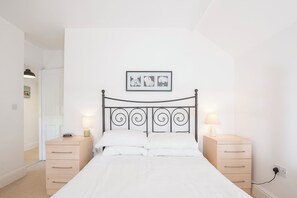 4 habitaciones, tabla de planchar con plancha y internet 