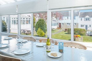 Dining - Ivy Tower House, Holiday Home Ivy Tower Village, St Florence, Sleeps 12, 6 bedrooms, bathrooms (Tenby)