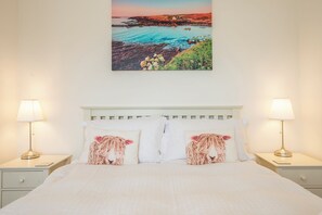 4 bedrooms, iron/ironing board, internet - Kittiwake Cottage, Holiday Home Marloes , Sleeps 8, 4 bedrooms,  bathrooms (Marloes)
