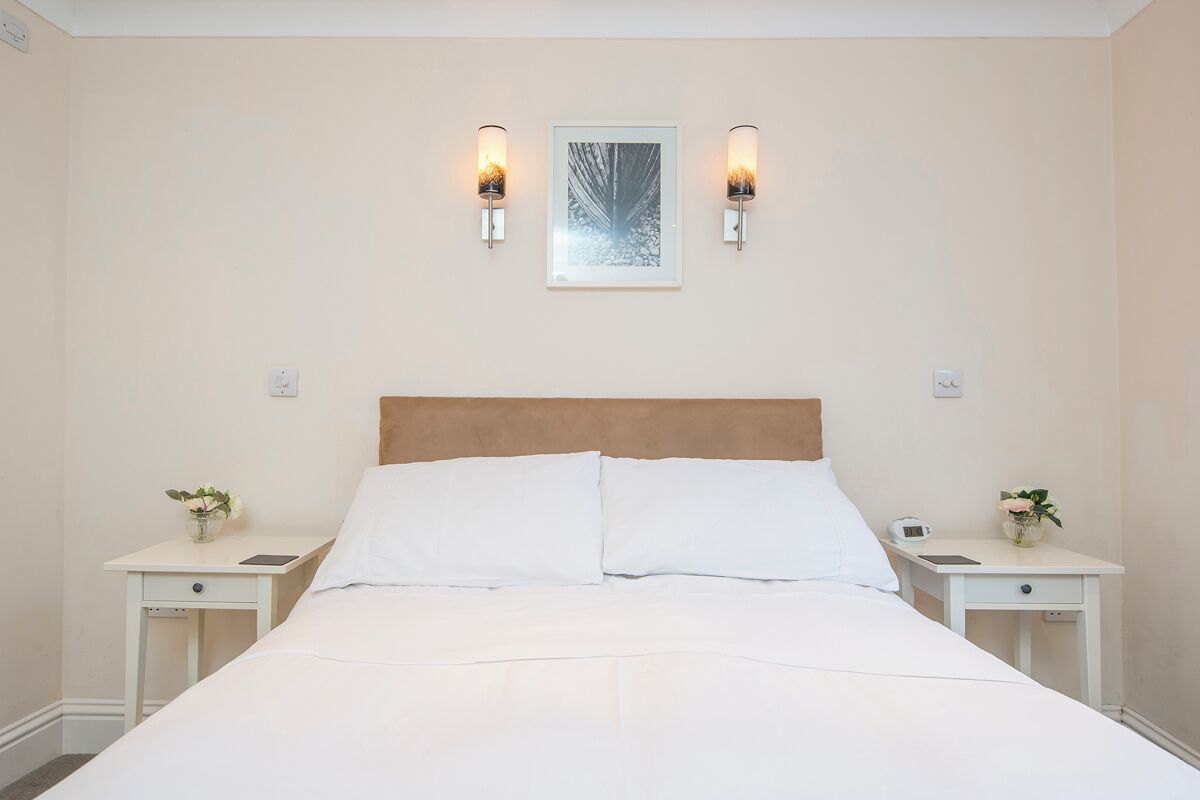 1 bedroom, iron/ironing board, internet