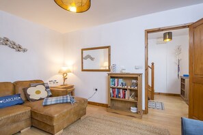DVD player - Lilac Cottage, Holiday Cottage St Florence , Sleeps 4, 3 bedrooms,  bathrooms (Tenby)