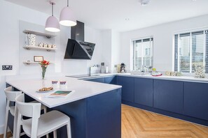 Micro-ondes, lave-vaisselle, grille-pain