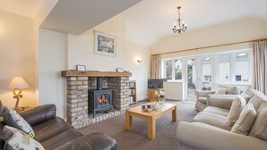 Living area - Little Mead, Holiday Cottage Amroth, Sleeps 4, 2 bedrooms,  bathrooms (Amroth)