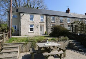 Outdoor dining - Llanmill Cottage, holiday home Llanmill, Nr Narberth, Sleeps 2, 1 bedrooms,  bathrooms (Nr Narberth)
