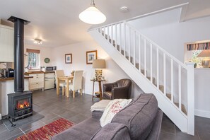 DVD player - Llanmill Cottage, holiday home Llanmill, Nr Narberth, Sleeps 2, 1 bedrooms,  bathrooms (Nr Narberth)