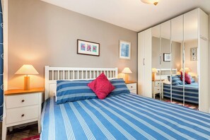 4 bedrooms, iron/ironing board, Internet