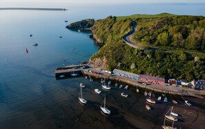 Marina - Lower Coach House, Holiday Home Fishguard, Sleeps 2, 1 bedrooms,  bathrooms (Fishguard)