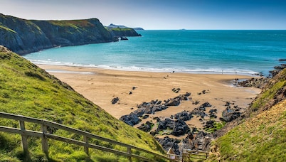 Melin Abereiddy, Holiday Cottage Abereiddy , Sleeps 5, 3 bedrooms, bathrooms
