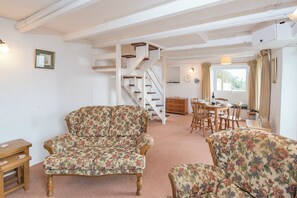 Living area - Middle Hill Cottage, Holiday Cottage Amroth, Sleeps 4, 2 bedrooms,  bathrooms (Amroth)
