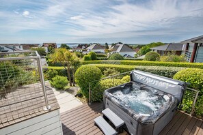 Outdoor spa tub - Monterey, Holiday home Tenby, Sleeps 8, 4 bedrooms, bathrooms (Tenby)