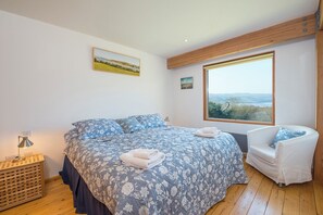 4 bedrooms, iron/ironing board, internet - Nantsaeson, Holiday Home Gwbert , Sleeps 8, 4 bedrooms,  bathrooms (CARDIGAN)