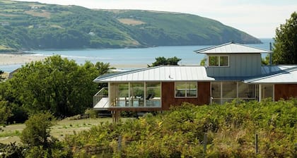 Nantsaeson, Holiday Home Gwbert , Sleeps 8, 4 bedrooms, bathrooms