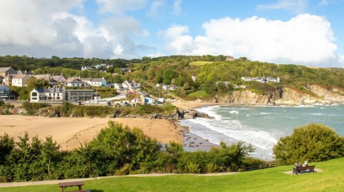 Nantsaeson, Holiday Home Gwbert , Sleeps 8, 4 bedrooms,  bathrooms