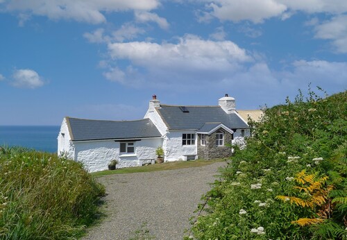 Penrhyn, Holiday Cottage Strumble Head, Sleeps 6, 3 bedrooms,  bathrooms